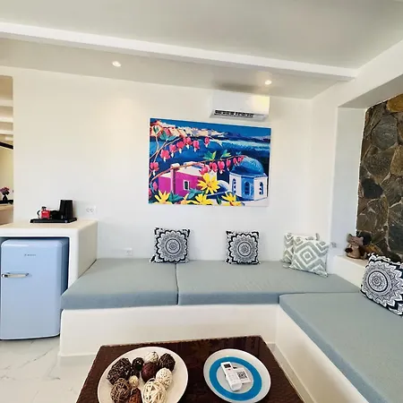 Arlene Messaria (Santorini)